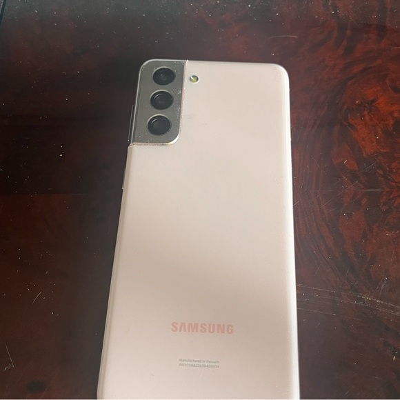 Samsung Galaxy S21 phone - Picture 1 of 4